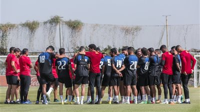 فقرات بدنية متنوعة للاعبي الأهلي في المران