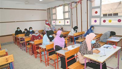 طلاب الثانوية العامة ينتظرون.. 