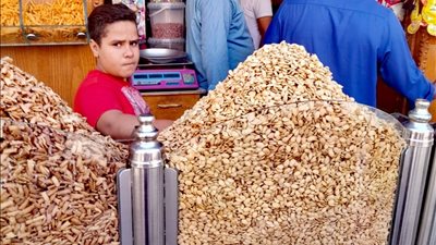 حملة مرافق من مرافق وتموين الأقصر على محال بيع حلوى المولد النبوي