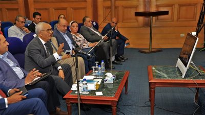 وزير التعليم يوجه بالاهتمام بذوي الهمم وإعداد حملات لنشر لغة الإشارة