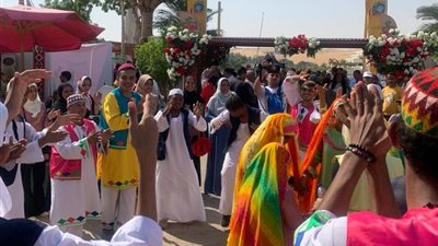 اقبال جماهيرى على المعرض الدولى السادس للتمور بحديقة الشيراتون باسوان