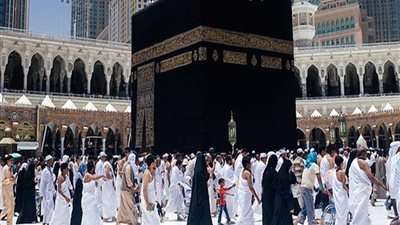 إلى أين ينظر المصلي فى الحرم..الكعبة أم موضع السجود؟