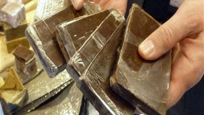 ضبط 3 بحوزتهم كمية من مخدر الحشيش بقصد الإتجار