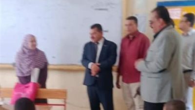 رئيس مدينة الفشن يتابع العملية التعليمية وتوفير وسائل نقل الطلاب