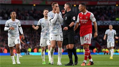 الاتحاد الإنجليزي يحقق في أحداث مباراة آرسنال وليفربول