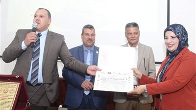 ممثلي المجتمع المدني يكرمون الفريق الطبي بصحة السويس