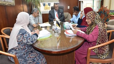 رئيس جامعة الأقصر يجتمع بمسؤولي إدارة المدن استعدادًا لتسكين الطلاب