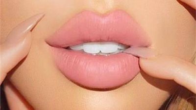 طرق سهلة للحصول على شفاه وردية