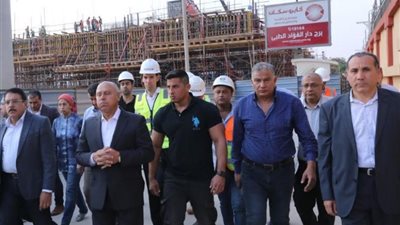 وزير النقل يتفقد مشروع مونوريل شرق النيل