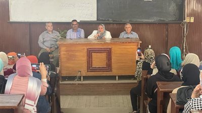 كلية التربية بالزقازيق تشارك في تشجير الحرم الجامعى