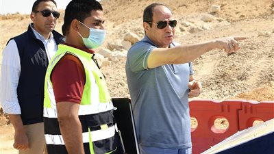 الرئيس السيسي يتفقد أعمال تطوير عدد من طرق ومحاور القاهرة الكبرى