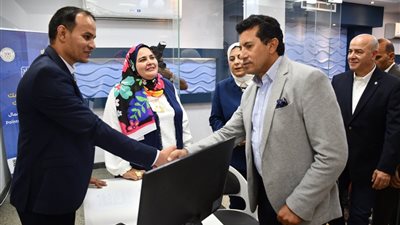 وزير الرياضة يتفقد وحدة تطوير الأعمال لمبادرة رواد النيل بالجزيرة