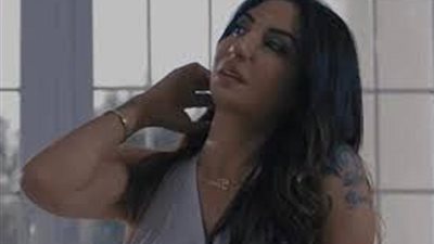 دينا المصرى تحتفل بنجاح أغنيتها 