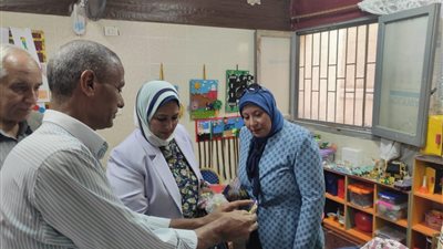 وكيل تعليم الجيزة تؤكد تسليم الكتب الدراسية وعدم ربطها بالمصروفات