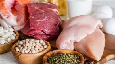 طبيب يحذر من خطورة الاكثار من تناول البروتين على الكلى