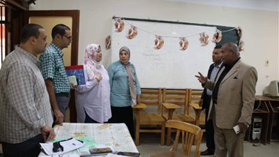وكيل تعليم بني سويف يفاجئ مدرسةالسيدةخديجةوالمركز الاستكشافي بالزيارة