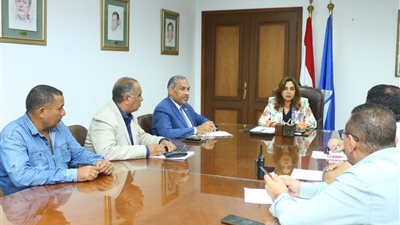 محافظ دمياط تبدي إستيائها من تدني مستوى النظافة بعزبة البرج