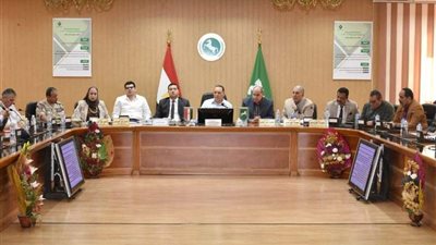 محافظ الشرقية يستعرض مواجهة موسم الأمطار والسيول