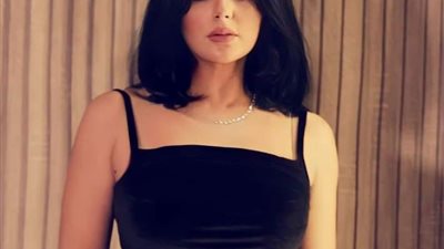 بالأسود .. إيمان سلامه تبرز جمالها فى أحدث إطلالتها