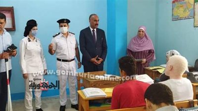 أمن المنوفية يدعم أصحاب الإعاقة البصرية بالعصيِّ البيضاء والفولى يشيد