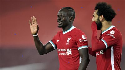 ساديو ماني يمازح مراسل في حفل الكرة الذهبية بسبب محمد صلاح ..فيديو