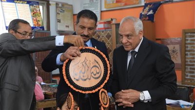 محافظ الجيزة يتابع انتظام الدراسة بمدارس العمرانية والطالبية