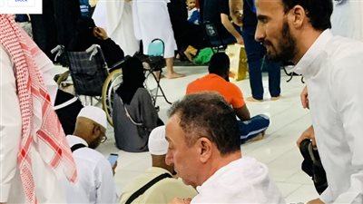 القلق يسود الأهلى وجماهيره بعد ظهور الخطيب بكرسى متحرك أثناء العمرة