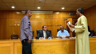 نائب محافظ الأقصر يلتقى المواطنين فى اليوم المفتوح