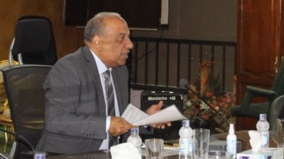 عصمت : الالتزام بتوقيتات تنفيذ مشروع التطوير لقطاع الغزل والنسيج