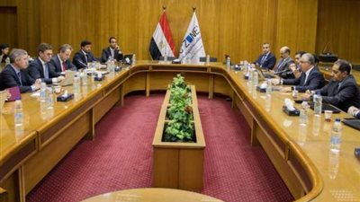 المنطقةالاقتصادية تناقش مشروعات الوقود الأخضر مع ميرسك وسيمنز للطاقة