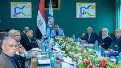 وزير الإنتاج الحربي يتفقد شركة حلوان للمسبوكات