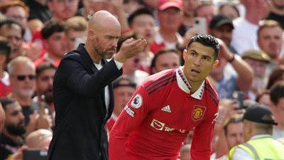 أسطورة مانشستر يونايتد يطالب تين هاج بترك رونالدو يرحل