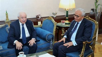وزير التعليم يلتقي الرئيس المؤسس لمجموعة طلال أبو غزالة العالمية