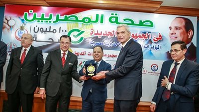 تكريم عدد من قيادات الصحة والأطباء وصناع الدواء في احتفالية 