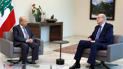 الرئيس اللبناني يبحث مع ميقاتي تطورات تشكيل الحكومة الجديدة