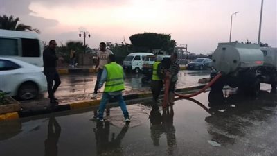 رفع تجمعات مياه الأمطار من طرق وميادين القليوبية