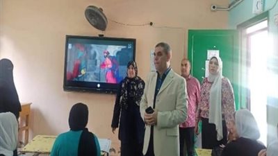 وكيل تعليم القليوبية يتفقد مدارس القناطر الخيريةويتابع تسليم التابلت