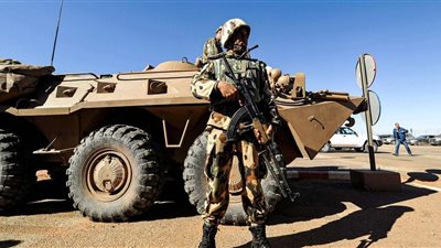 الجيش الجزائرى يضبط 8 عناصر دعم للجماعات الإرهابية