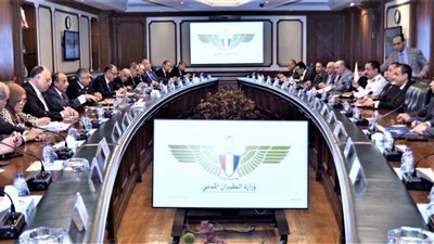 وزير الطيران يوجه بتقديم كافة التيسيرات وجودة الخدمات للمسافرين