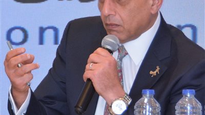 الفريق محمد عباس : برامج تحفيزية لجذب 30 مليون سائح الي مصر