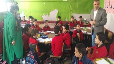 وكيل تعليم القليوبية يؤكد على تطبيق الاستراتيجيات الحديثة في التدريس