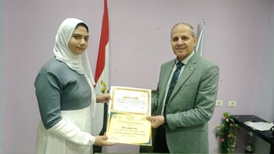 وكيل تعليم كفر الشيخ يكرم طالبتين و17 موجها على مستوى الجمهورية