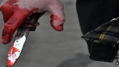 عاطل يعتدى على والدته المسنه بـ 5 طعنات بسوهاج