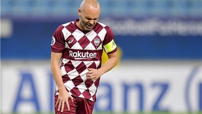 إنييستا : الإصابات مؤلمة أكثر من الهزائم واتمنى الاعتزال فى برشلونة