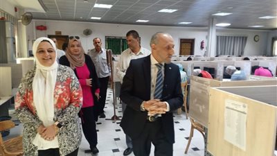 عميد طب بني سويف يتفقد أعمال الامتحانات