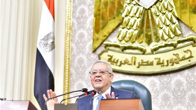 رئيس النواب يطالب بالالتزام بلائحة المجلس