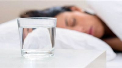 علماء يحذرون من تناول الماء ليلا فى هذه الحالة