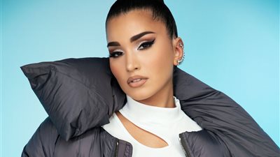 النجمة العالمية انيسا تعيد تقديم الأغنية الأشهر للمطرب التركي تاركان