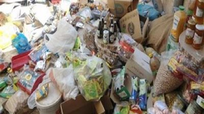 حبس مسئول مخزن لحيازته 12 طن مواد غذائية لتحقيق أرباح غير مشروعة