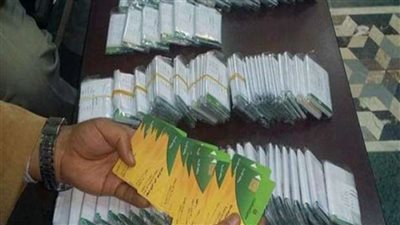 ليحصل لنفسسة على نقاط الخبز.. ضبط صاحب مخبز بـ135 بطاقة تموين